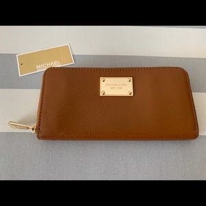 Michael Kors Continental ZIP Wallet in Tan